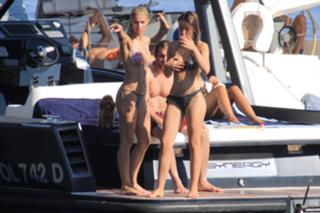 Michelle Hunziker feet photo thumbnail