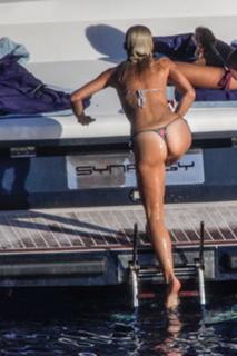 Michelle Hunziker feet photo thumbnail