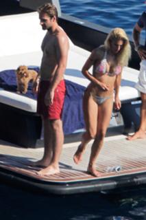 Michelle Hunziker feet photo thumbnail