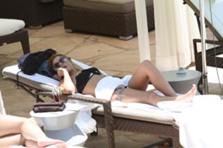 Cheryl feet photo thumbnail