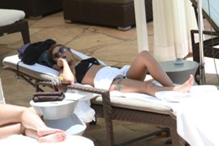 Cheryl feet photo thumbnail