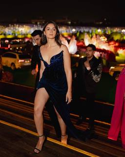 Alia Bhatt feet photo thumbnail