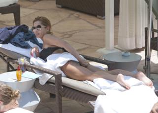 Cheryl feet photo thumbnail
