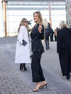 Bar Refaeli feet photo thumbnail