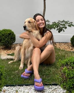 Larissa Manoela feet photo thumbnail