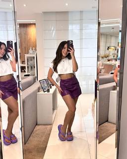 Larissa Manoela feet photo thumbnail