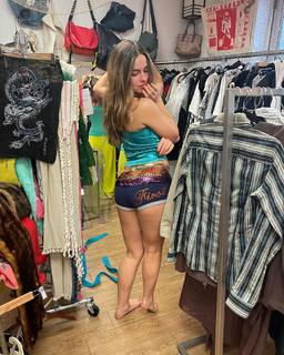 Addison Rae feet photo thumbnail