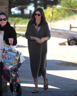 Miranda Kerr feet photo thumbnail