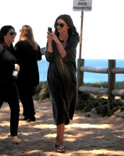 Miranda Kerr feet photo thumbnail