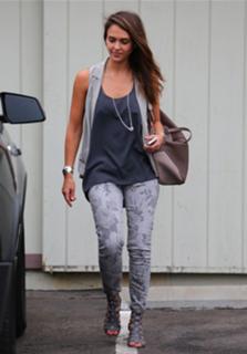 Jessica Alba feet photo thumbnail