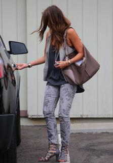 Jessica Alba feet photo thumbnail