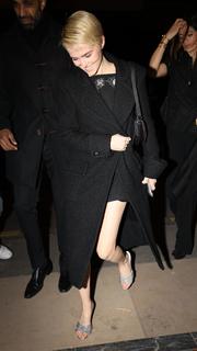 Zoey Deutch feet photo thumbnail