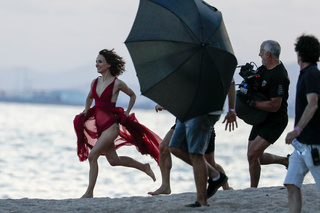 Natalie Portman feet photo thumbnail