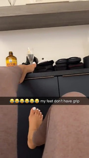 Queen Naija feet photo thumbnail