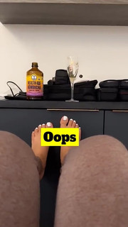 Queen Naija feet photo thumbnail