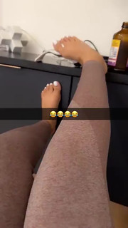 Queen Naija feet photo thumbnail
