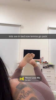 Queen Naija feet photo thumbnail