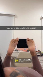 Queen Naija feet photo thumbnail