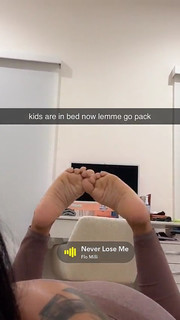 Queen Naija feet photo thumbnail