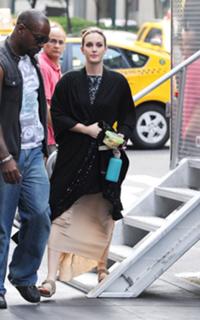 Leighton Meester feet photo thumbnail