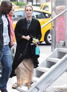 Leighton Meester feet photo thumbnail