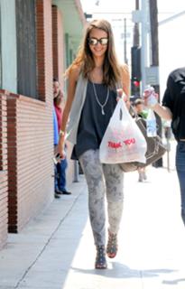 Jessica Alba feet photo thumbnail