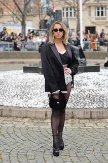 Sydney Sweeney feet photo thumbnail