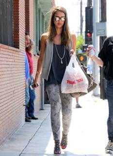 Jessica Alba feet photo thumbnail