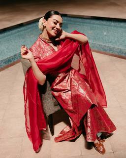 Hansika Motwani feet photo thumbnail