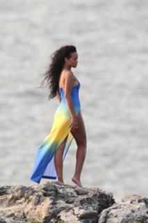 Rihanna feet photo thumbnail