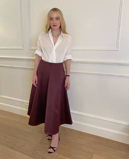 Dakota Fanning feet photo thumbnail