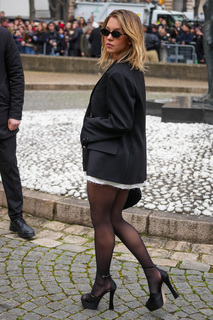 Sydney Sweeney feet photo thumbnail
