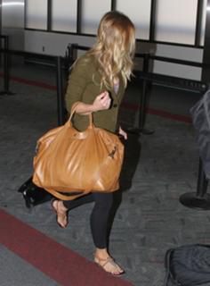Kristen Bell feet photo thumbnail