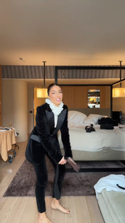 Olivia Culpo feet photo thumbnail