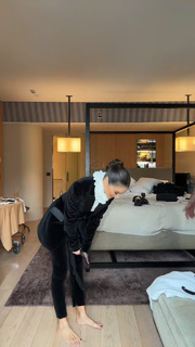 Olivia Culpo feet photo thumbnail