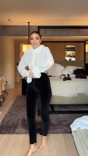 Olivia Culpo feet photo thumbnail