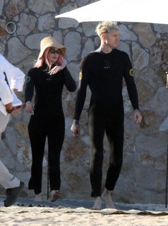 Megan Fox feet photo thumbnail