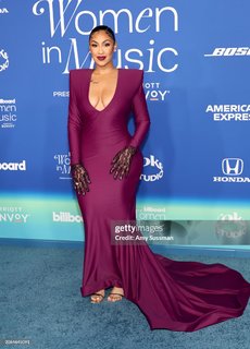 Queen Naija feet photo thumbnail