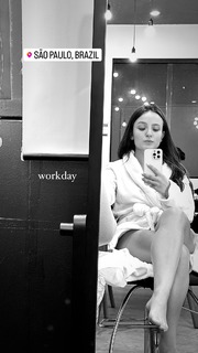 Larissa Manoela feet photo thumbnail