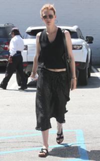 January Jones feet photo thumbnail