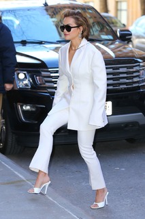 Rita Ora feet photo thumbnail