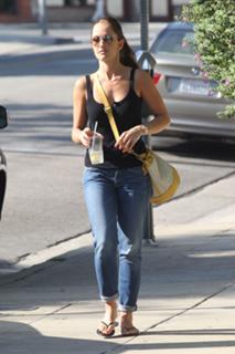 Minka Kelly feet photo thumbnail