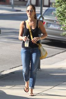 Minka Kelly feet photo thumbnail
