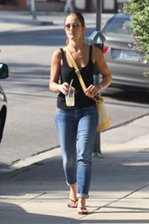 Minka Kelly feet photo thumbnail