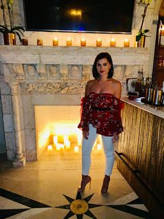 Megan Olivi feet photo thumbnail