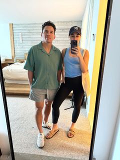 Megan Olivi feet photo thumbnail