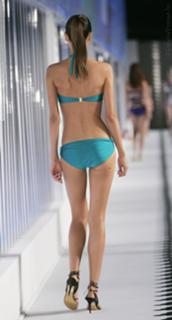 Miranda Kerr feet photo thumbnail