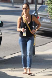 Minka Kelly feet photo thumbnail