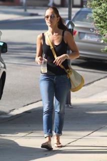 Minka Kelly feet photo thumbnail