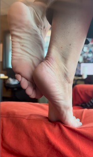 Kyle Unfug feet photo thumbnail